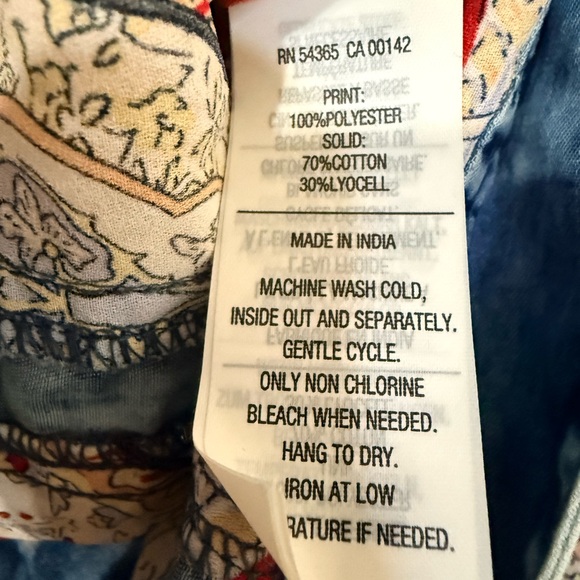 Peter Nygard Lightweight Semi-Sheer Red and Blue Paisley Denim Jacket - Picture 7 of 7